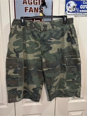 BTL Baggy Cargo Shorts - Green Camouflage